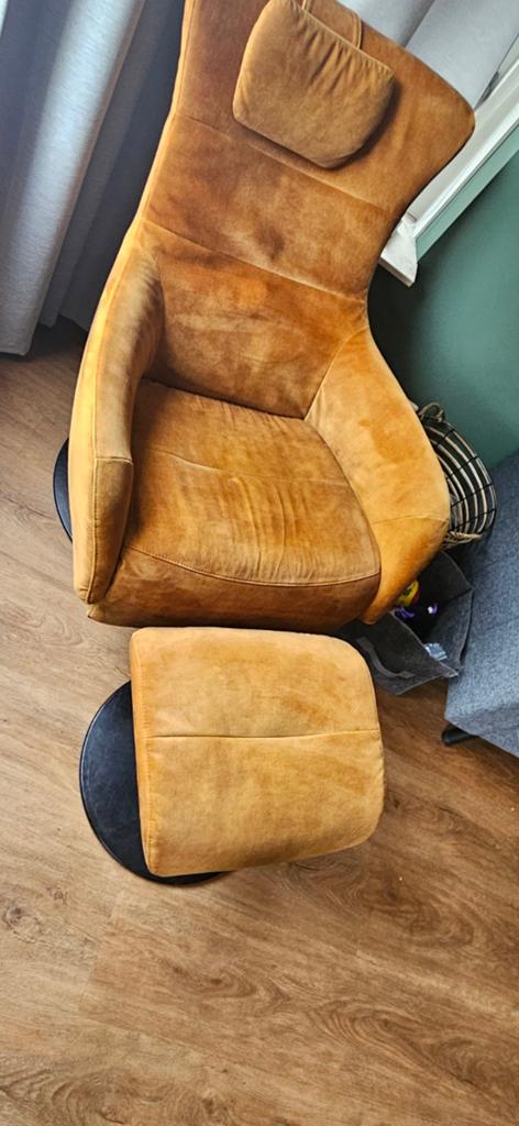 Gele Velourse Relaxfauteuil met Voetenbankje, Ophalen, Minder dan 50 cm, Gebruikt, Minder dan 75 cm
