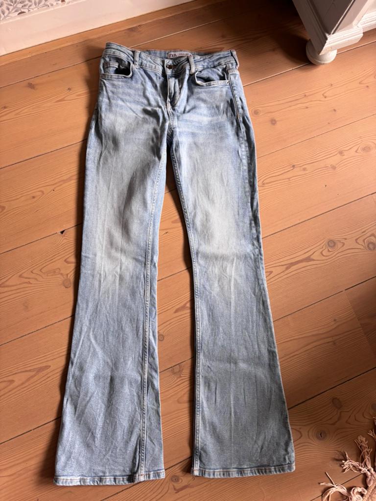 Zara fijne flared stretsch jeans maat 36 dames, Ophalen of Verzenden, Zo goed als nieuw, Blauw, W28 - W29 (confectie 36)