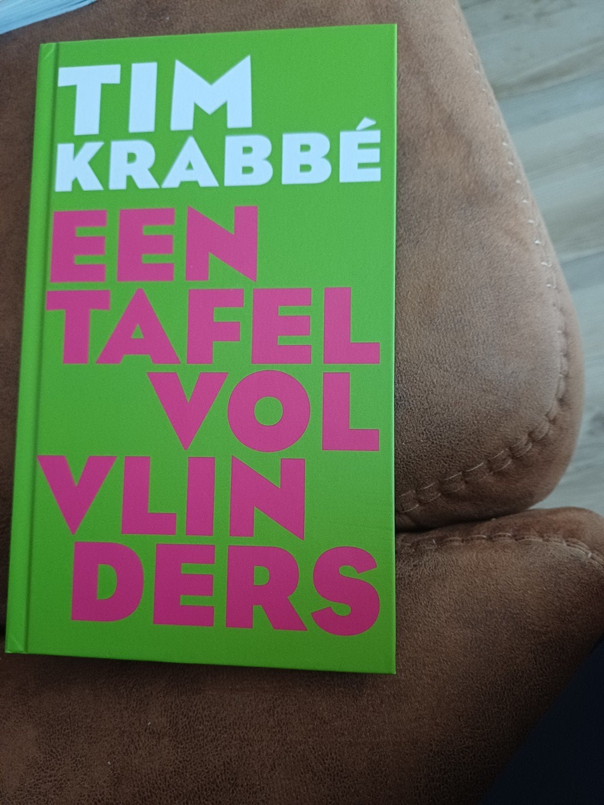 Tim Krabbé - Een Tafel Vol Vlinders (Zo goed als nieuw), Ophalen of Verzenden, Zo goed als nieuw, Tim Krabbé, Nederland