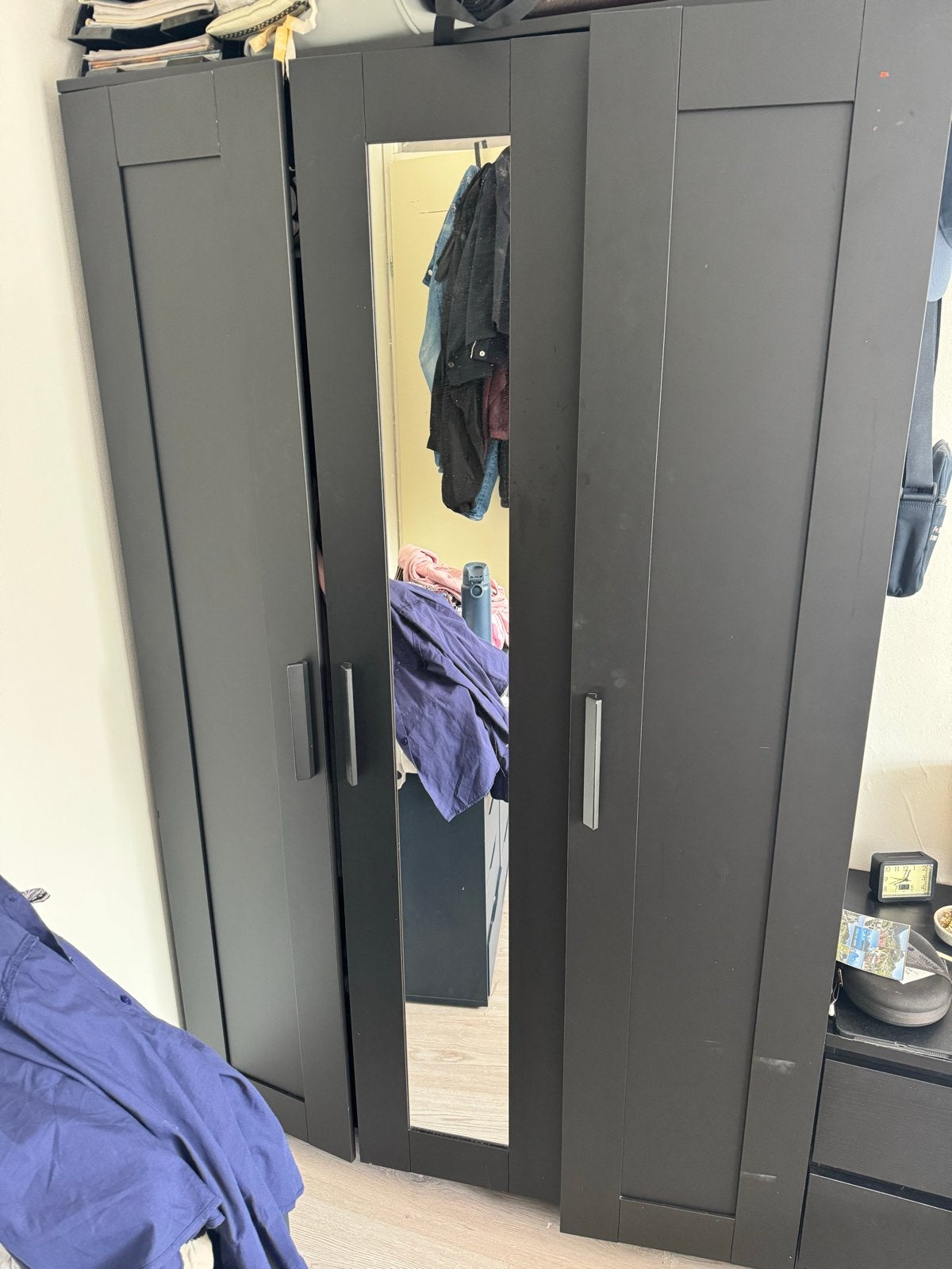 Zwarte brimnes kledingkast met spiegeldeur, Huis en Inrichting, Kasten | Kledingkasten, Ophalen, Gebruikt, 100 tot 150 cm, 200 cm of meer