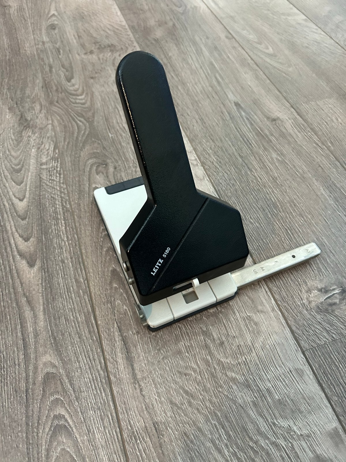 Leitz 5180 Perforator - Zwart/Grijs, Diversen, Bureau-accessoires, Ophalen of Verzenden, Gebruikt