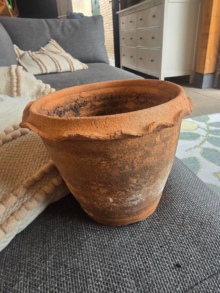 Vintage terracotta potje, Tuin en Terras, Bloempotten, Ophalen of Verzenden, Zo goed als nieuw, Rond, Terracotta