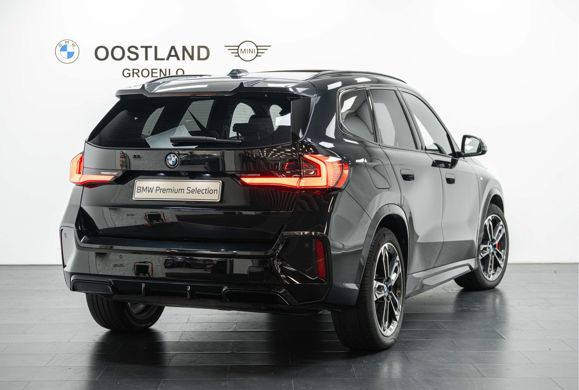 BMW iX1 eDrive20 M Sport / Panoramadak / Achteruitrijcamera, Dealer onderhouden, Gebruikt, Met garantie (alle), 24 min