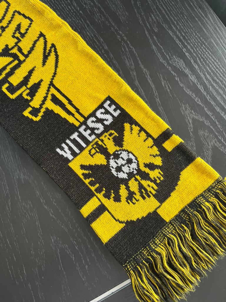 Retro vintage sjaal Vitesse Arnhem, als nieuw!, Verzamelen, Sportartikelen en Voetbal, Ophalen, Zo goed als nieuw, Vitesse, Vaantje of Sjaal