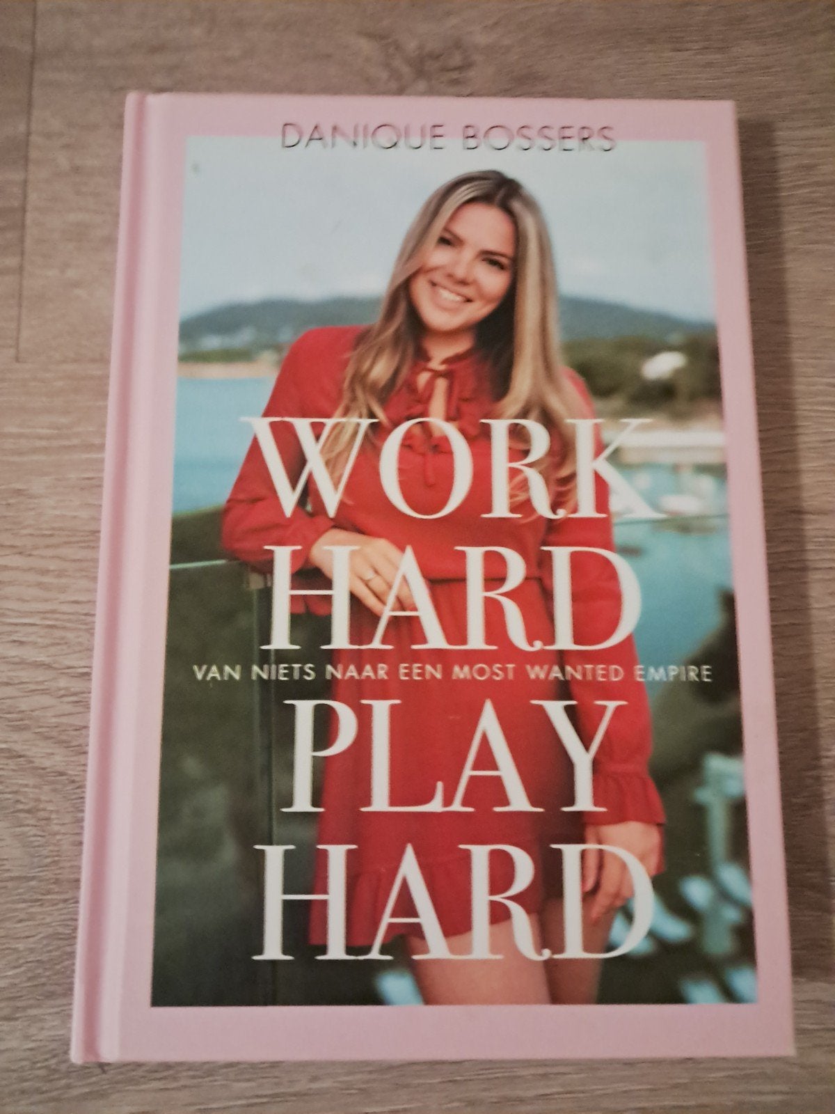 Z2 Danique Bossers - Work hard, play hard, Danique Bossers, Ophalen of Verzenden, Zo goed als nieuw, Mode algemeen