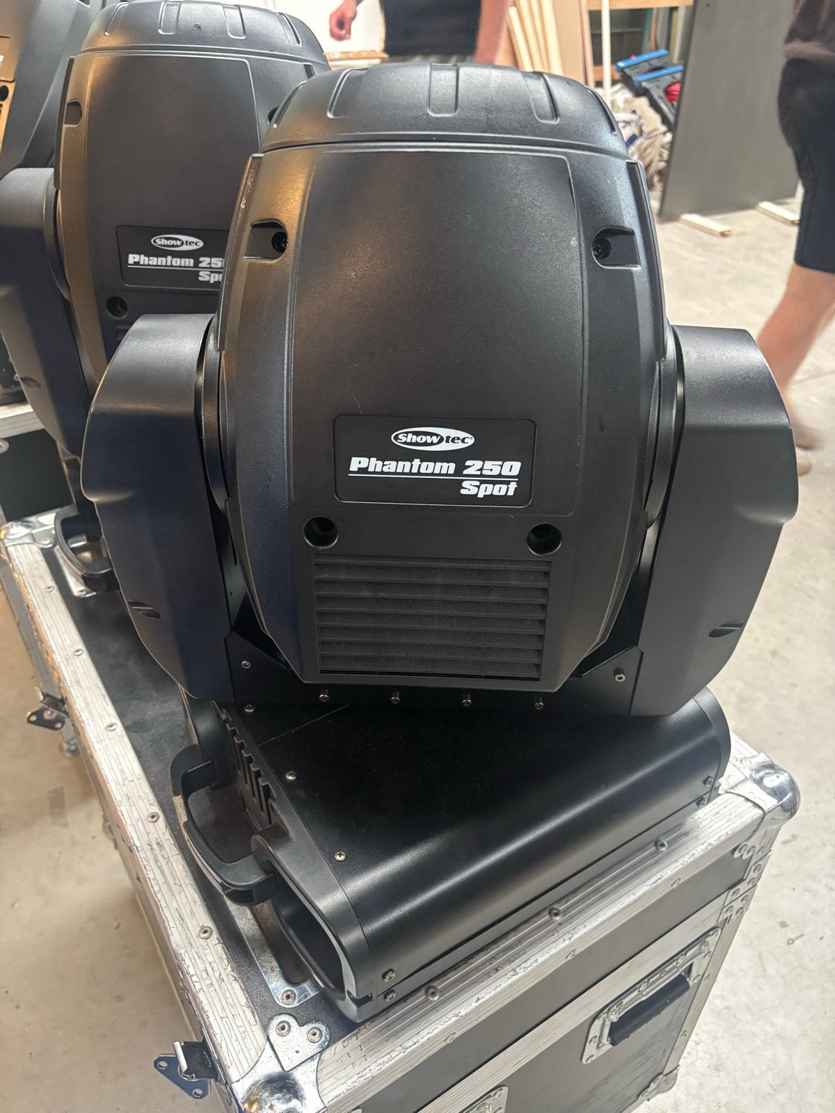 2 Showtec Phantom 250 Spot Moving Heads met flightcase, Muziek en Instrumenten, Ophalen, Gebruikt, Licht, Kleur