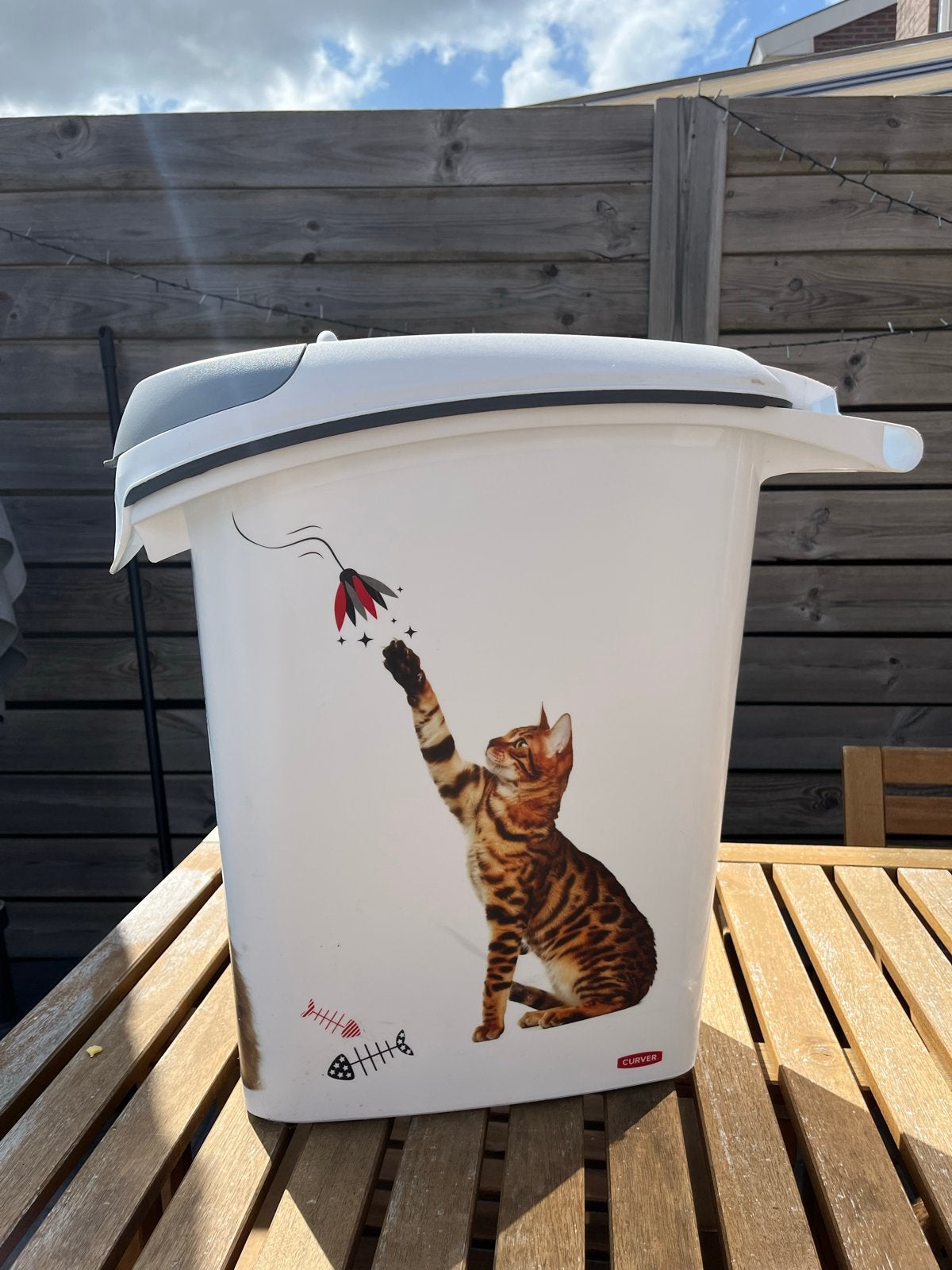 Voerton curver 10kg, Ophalen, Zo goed als nieuw