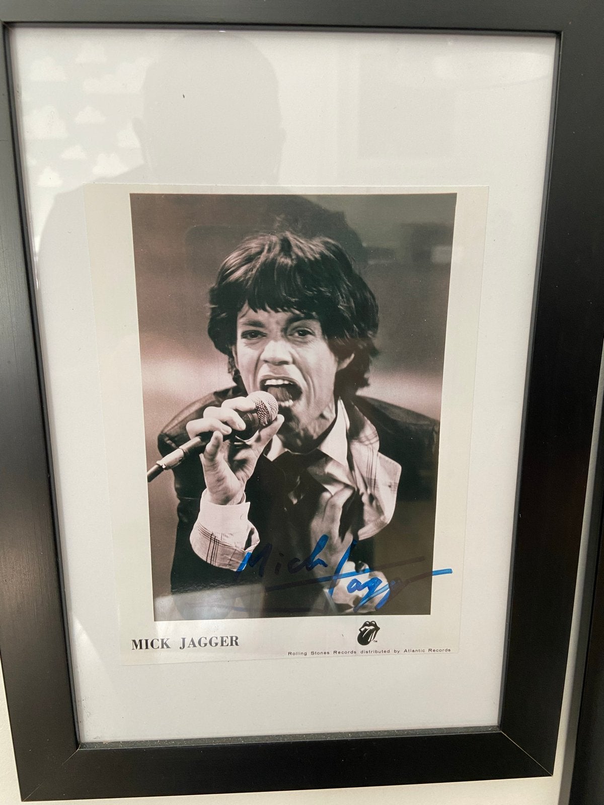 Gesigneerde foto Mick Jagger (Rolling Stones), Ophalen of Verzenden, Gebruikt, Foto of Kaart, Gesigneerd