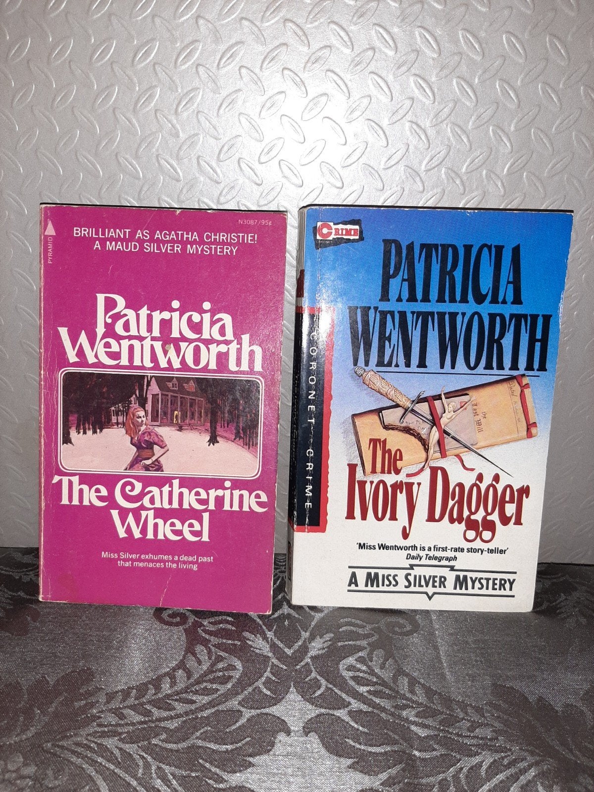 Patricia Wentworth - The Catherine Wheel & The Ivory Dagger, Boeken, Detectives, Ophalen of Verzenden, Gelezen