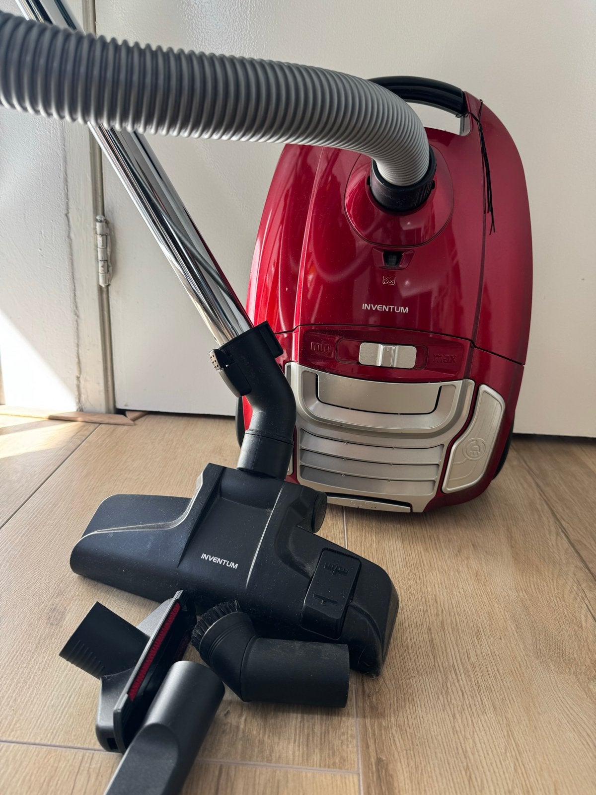 Inventum stofzuiger rood inclusief opzetstukken, Zo goed als nieuw, Sledestofzuiger, Minder dan 1200 watt, Ophalen
