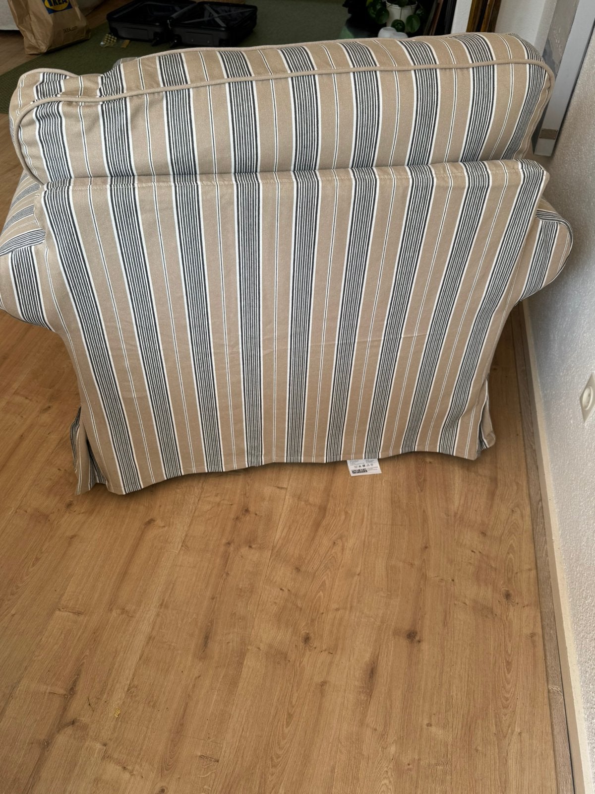 Ektrop fauteuil en voetenbank te koop. Half jaar oud., Ophalen, 75 tot 100 cm, Stof, 50 tot 75 cm