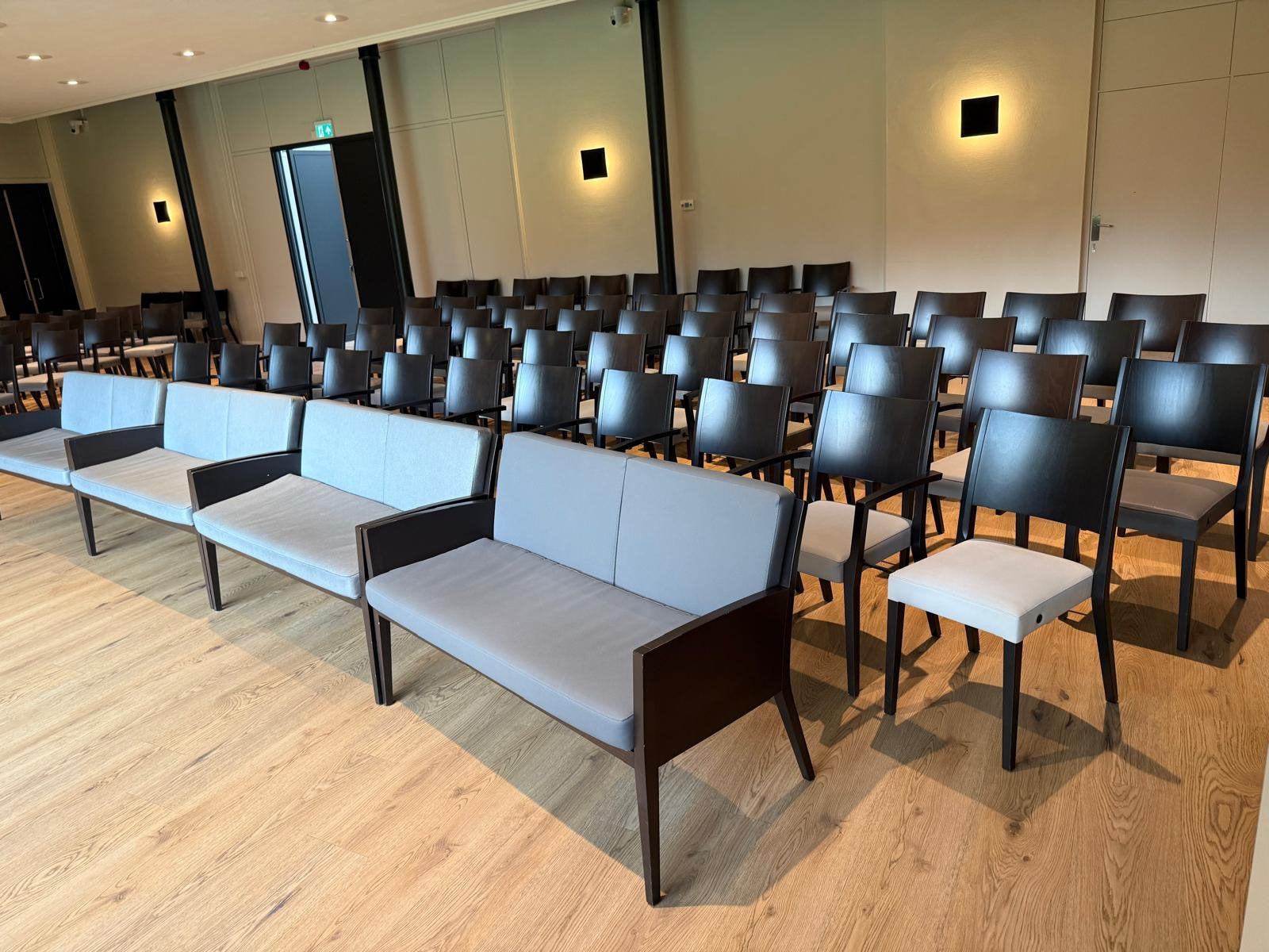 vergader-conferentie stoelen en banken, Huis en Inrichting, Ophalen, Hout, Gebruikt, Bruin