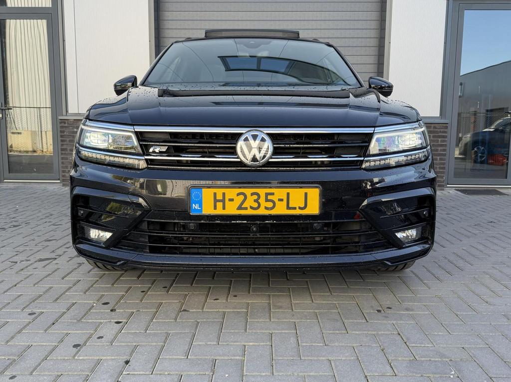 Volkswagen Tiguan 1.5 TSI ACT Highline Business R PANO|360, Auto's, Volkswagen, 15 km/l, Euro 6, Zwart, Origineel Nederlands