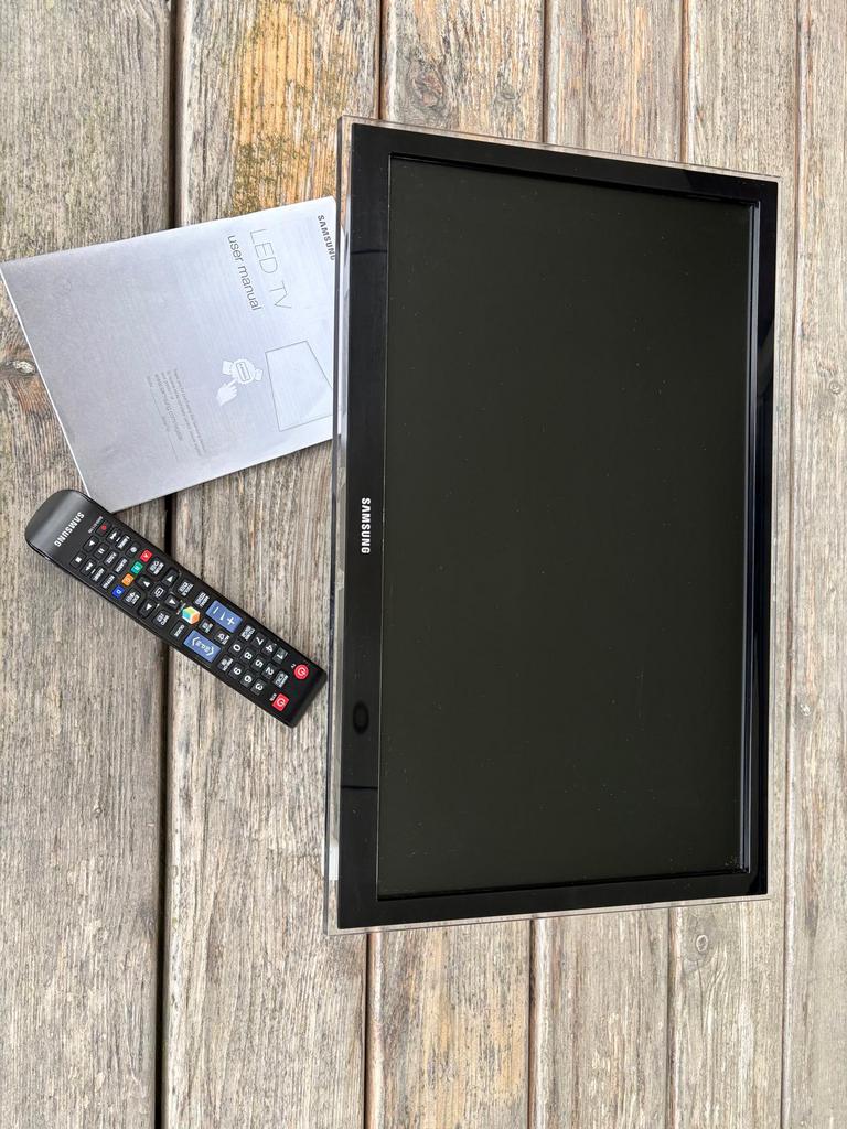 Samsung smart tv led 22 inch voor in volvo vrachtwagen, Ophalen, Zo goed als nieuw, 50 Hz, Samsung