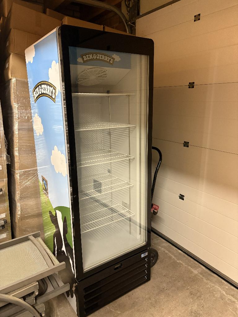 ijskast Ben & Jerry's, Ophalen, Zonder vriesvak, 200 liter of meer, 60 cm of meer