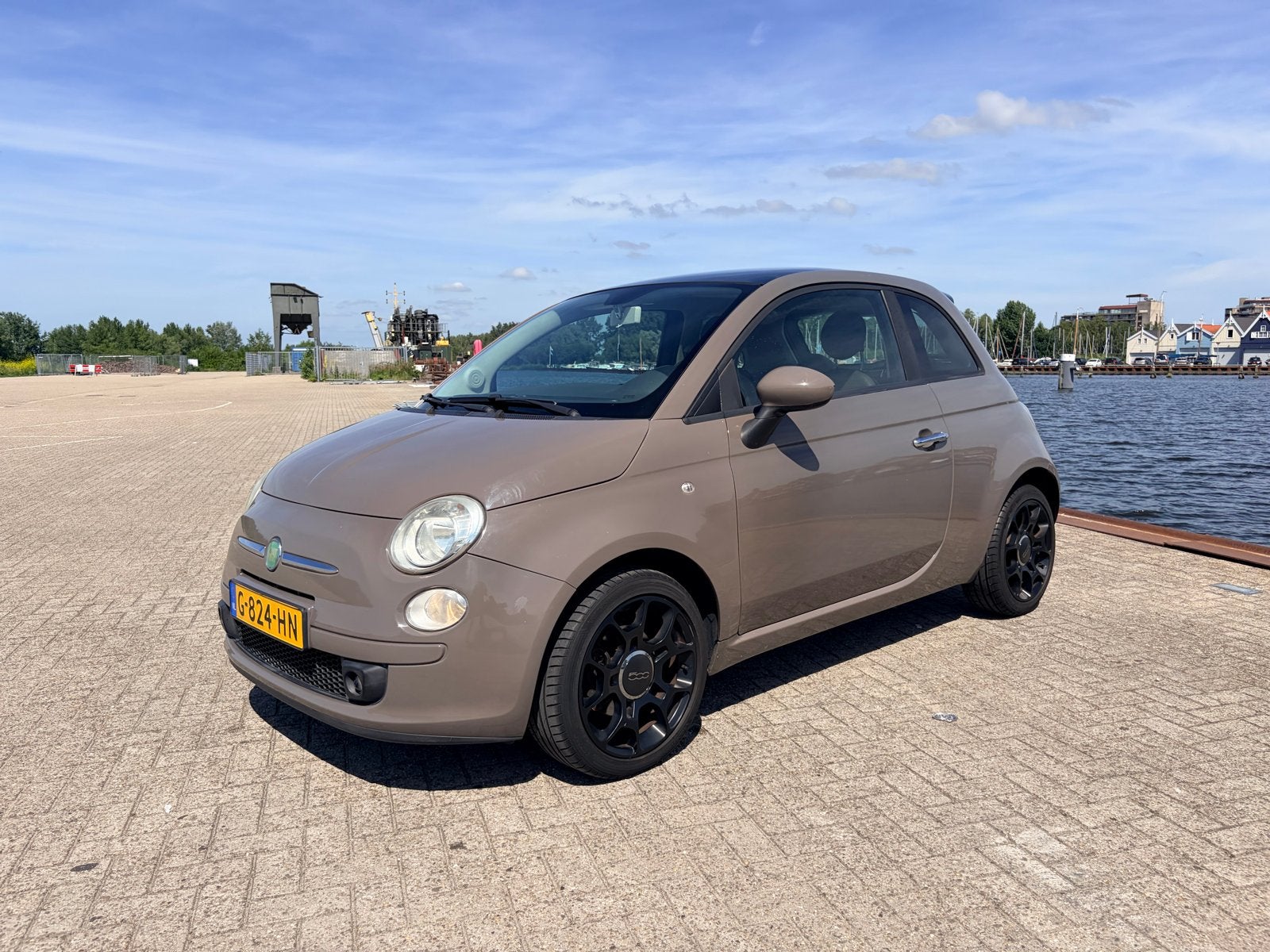 Fiat 500 sport 1.4 16V 100PK goed onderhouden lage KM, Voorwielaandrijving, 4 cilinders, Bruin, 4 stoelen