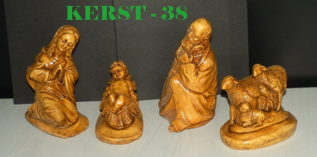 Kerst 38 -/- 4 DELIGE BRUINE KERSTGROEP VAN GIPS UIT 1980, Diversen, Kerst, Ophalen of Verzenden, Nieuw