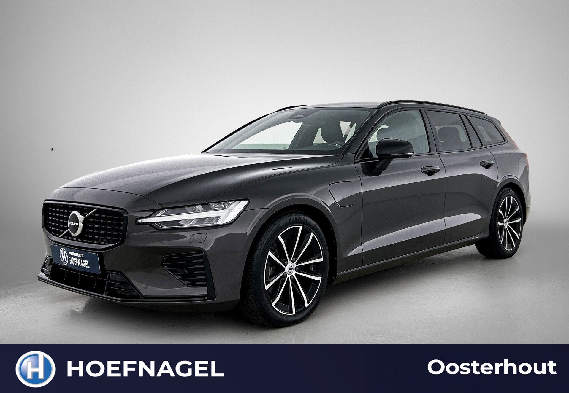 Volvo V60 2.0 T6 Plug-in hybrid AWD Plus Dark Automaat | Ada, Automaat, Gebruikt, Zwart, 4 cilinders