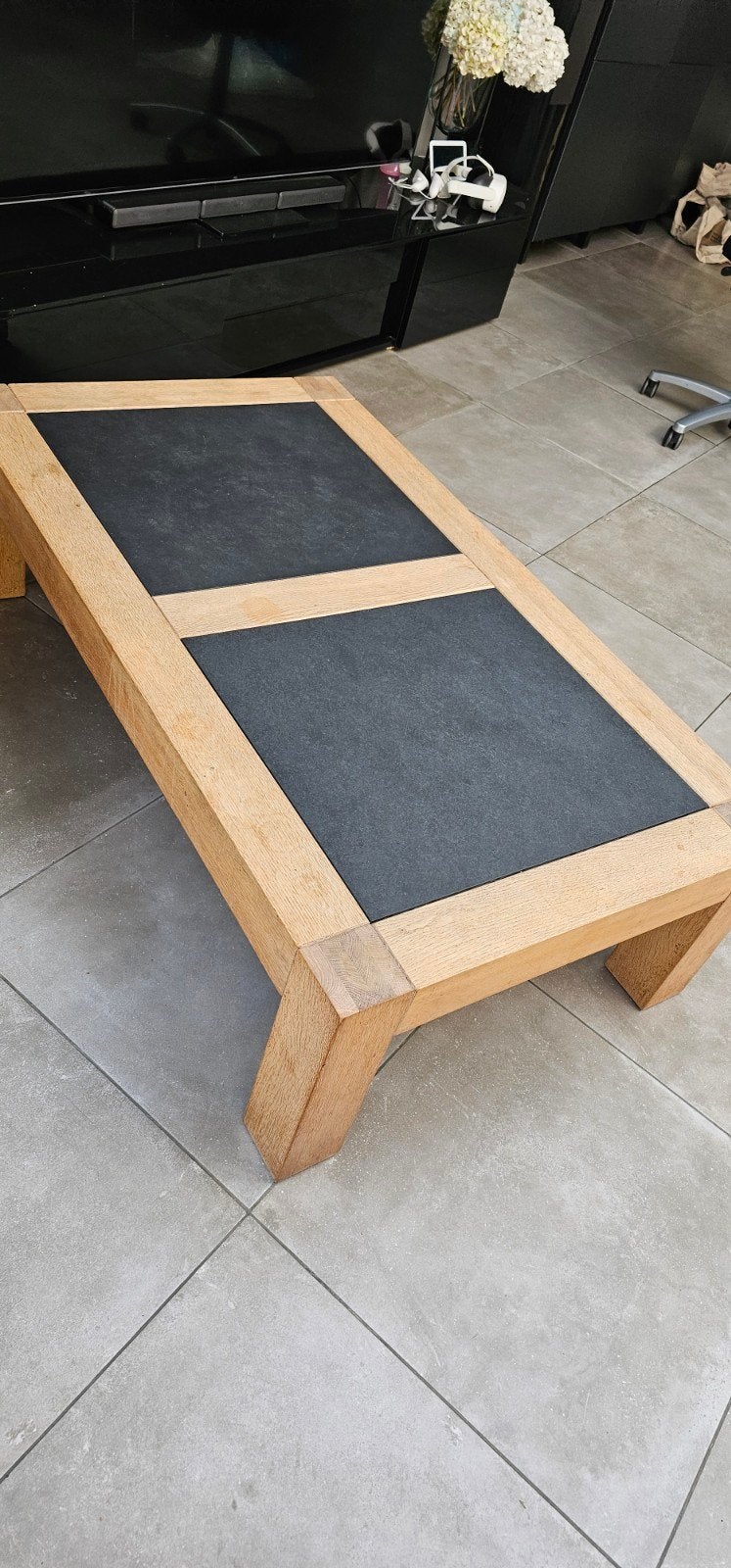 Massief eiken salontafel met natuursteen inleg, Ophalen, Gebruikt, 100 tot 150 cm, Eikenhout