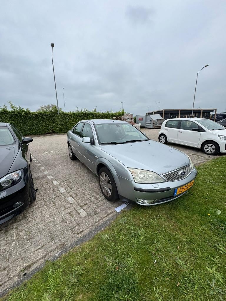 Ford Mondeo 1.8 16V 92KW Sedan 2004 Grijs, Auto's, 125 pk, 680 kg, 4 cilinders, Origineel Nederlands