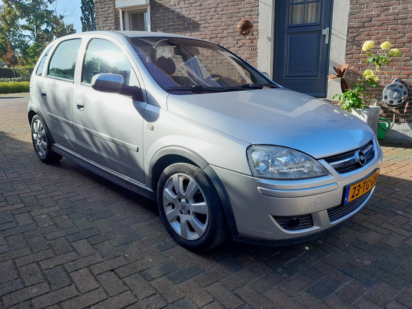 Opel Corsa 1.4 5D 2006 Grijs, Voorwielaandrijving, Dealer onderhouden, 450 kg, 40 €/maand