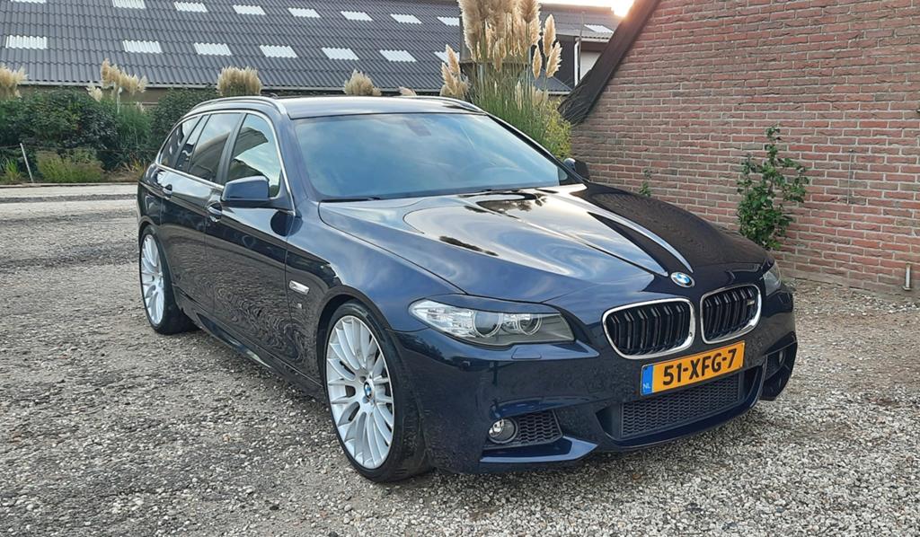 BMW 5-Serie 528I M Touring 7 zits, Auto's, BMW, Automaat, Zwart, 2000 kg, Blauw