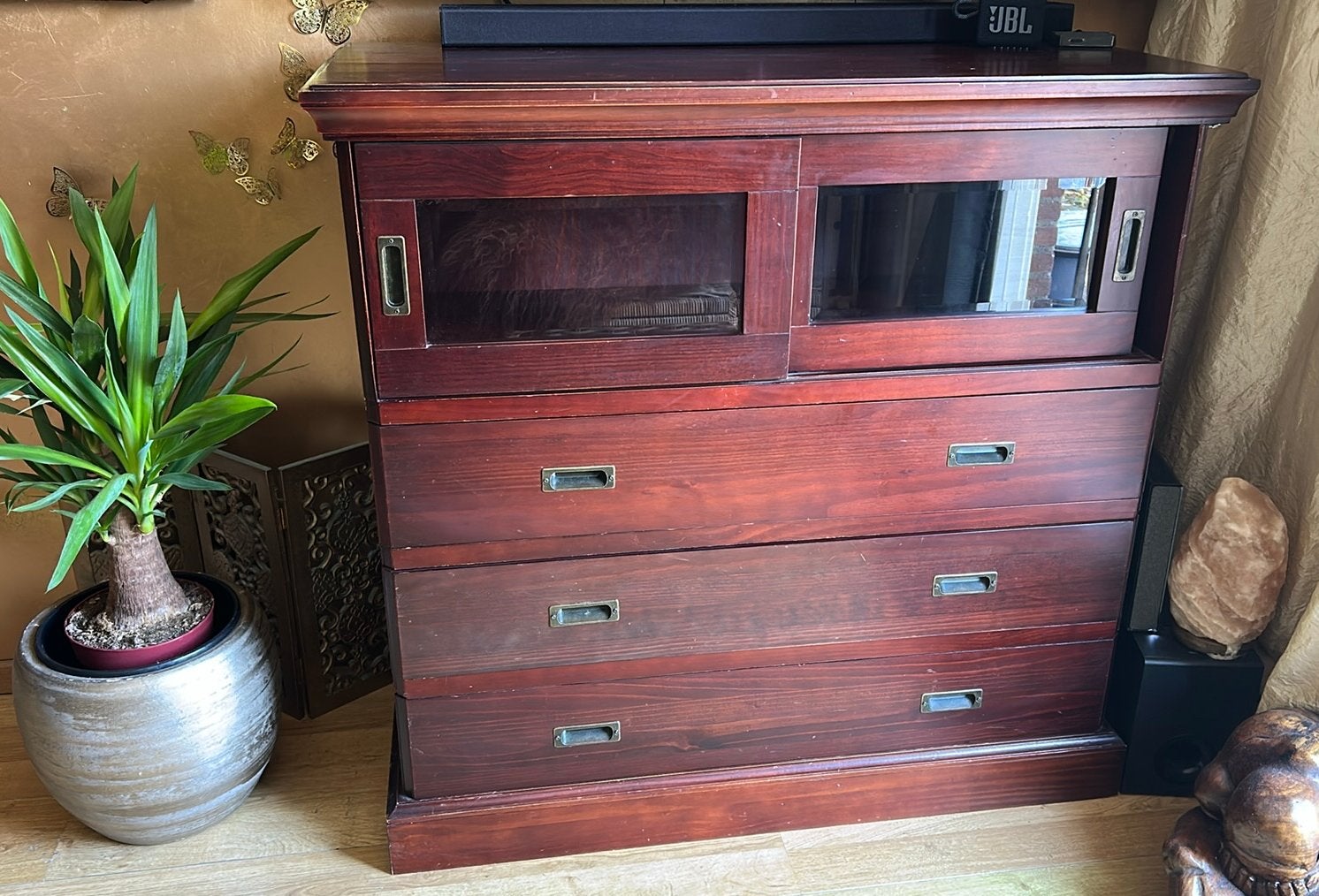 Gratis af te halen Mahonie houten kast met schuifraampjes, Ophalen