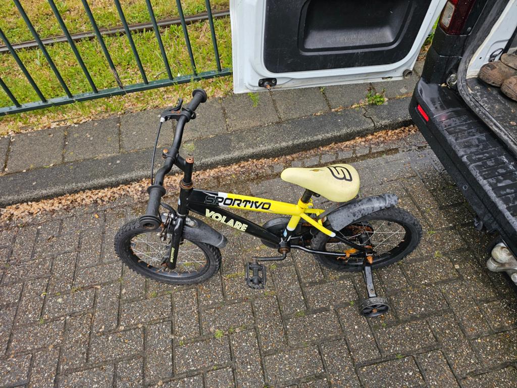 Volare Sportivo Kinderfiets 16 inch met zijwieltjes, Ophalen of Verzenden, Gebruikt, 16 tot 20 inch, Zijwieltjes