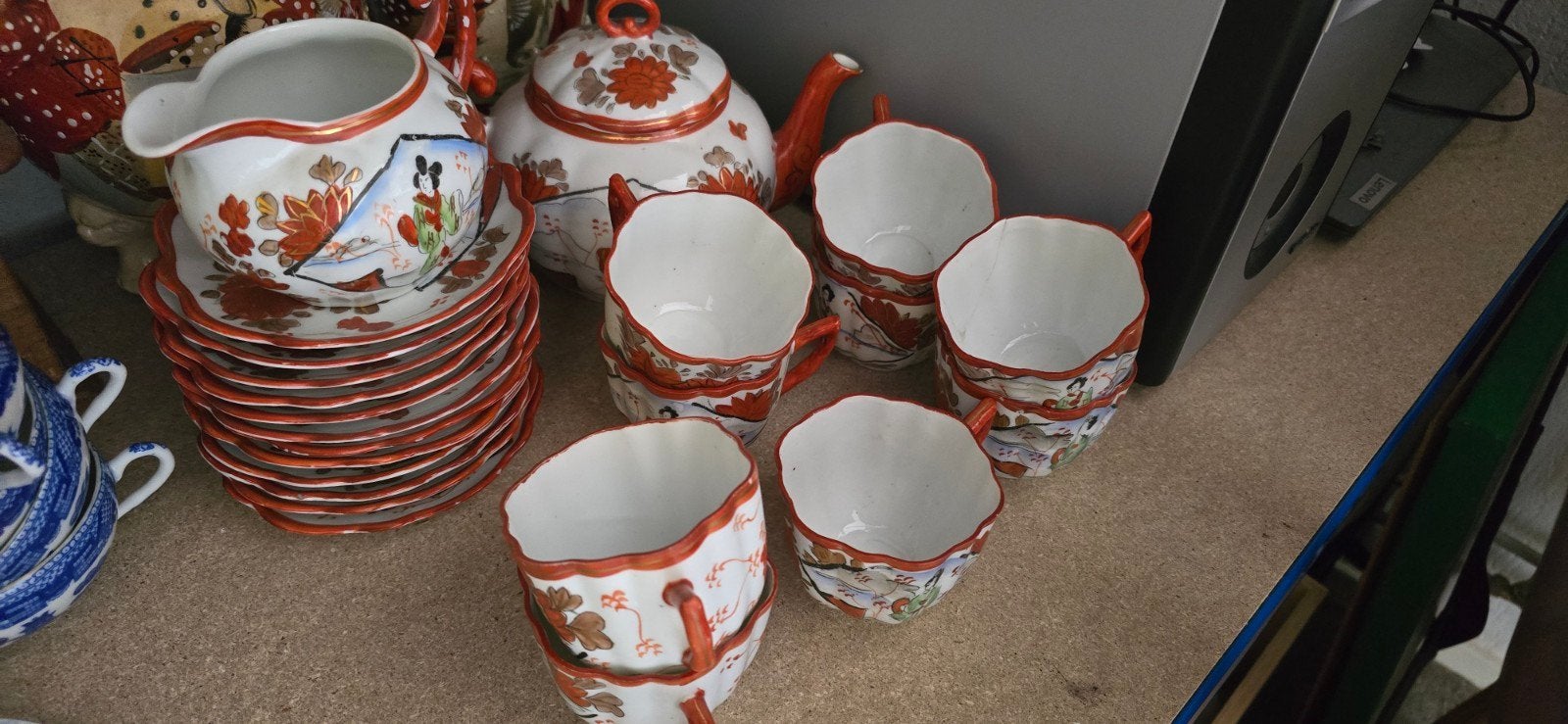 Thee potje, 9 kopjes en 11 schoteltjes, Antiek en Kunst, Ophalen of Verzenden