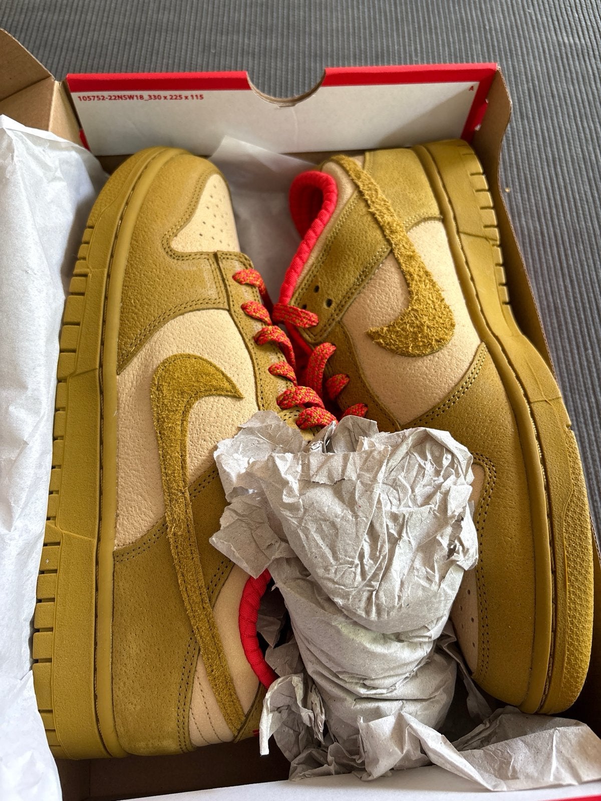 Nike Dunk Low Sesame Bronzine Picante Red, Kleding | Dames, Ophalen of Verzenden, Nieuw, Overige kleuren, Sneakers of Gympen