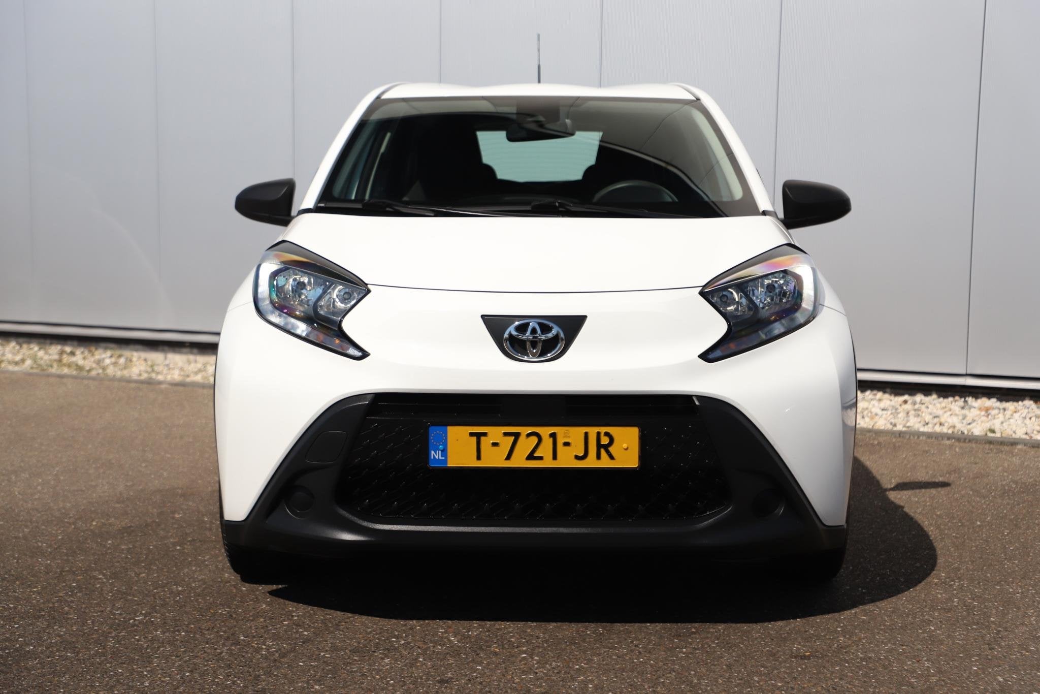 Toyota Aygo X 1.0 VVT-i MT Quiet Edition Airco Adaptive Crui, Auto's, Stof, Gebruikt, Met garantie (alle), 4 stoelen