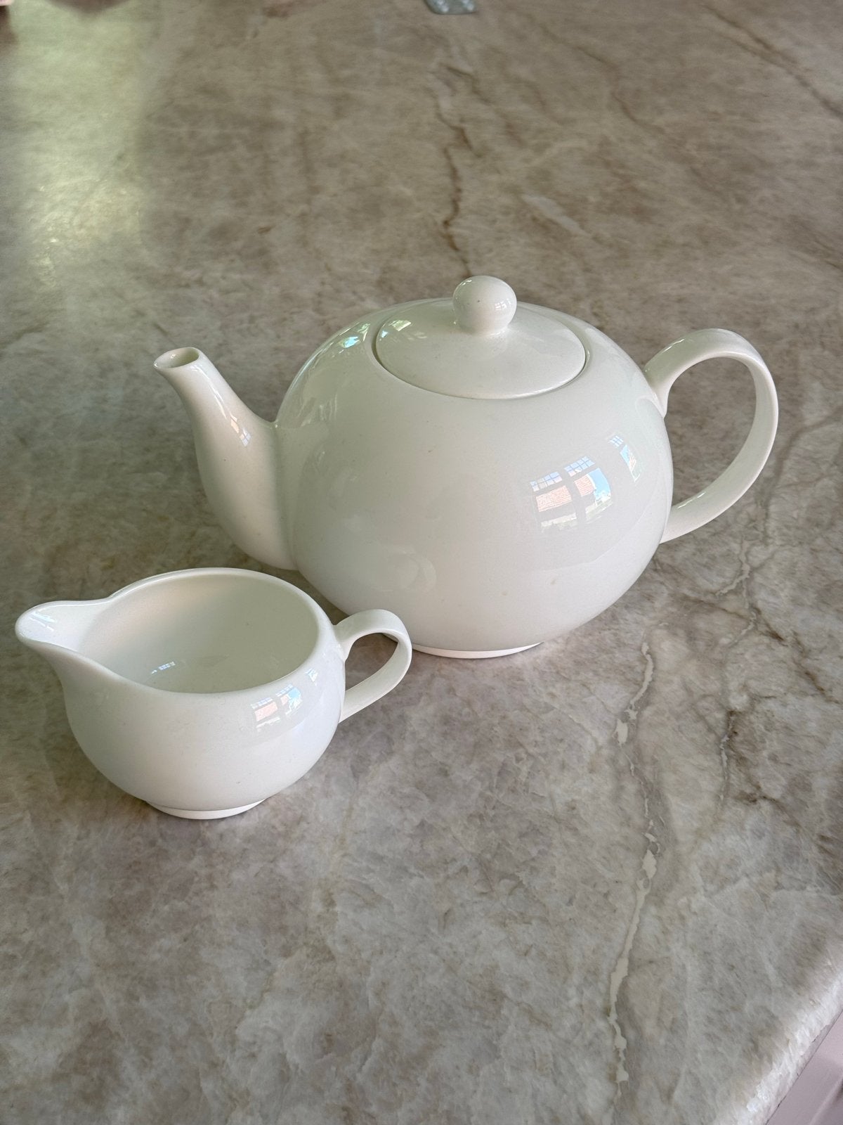 Witte theepot met melkkannetje, Ophalen of Verzenden, Zo goed als nieuw, Theepot, Klassiek