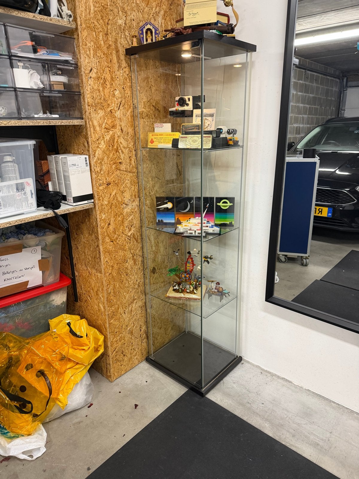 Detolf vitrine zwart en glas, oud model ikea vitrinekast, Ophalen, Met plank(en), Minder dan 50 cm, 200 cm of meer