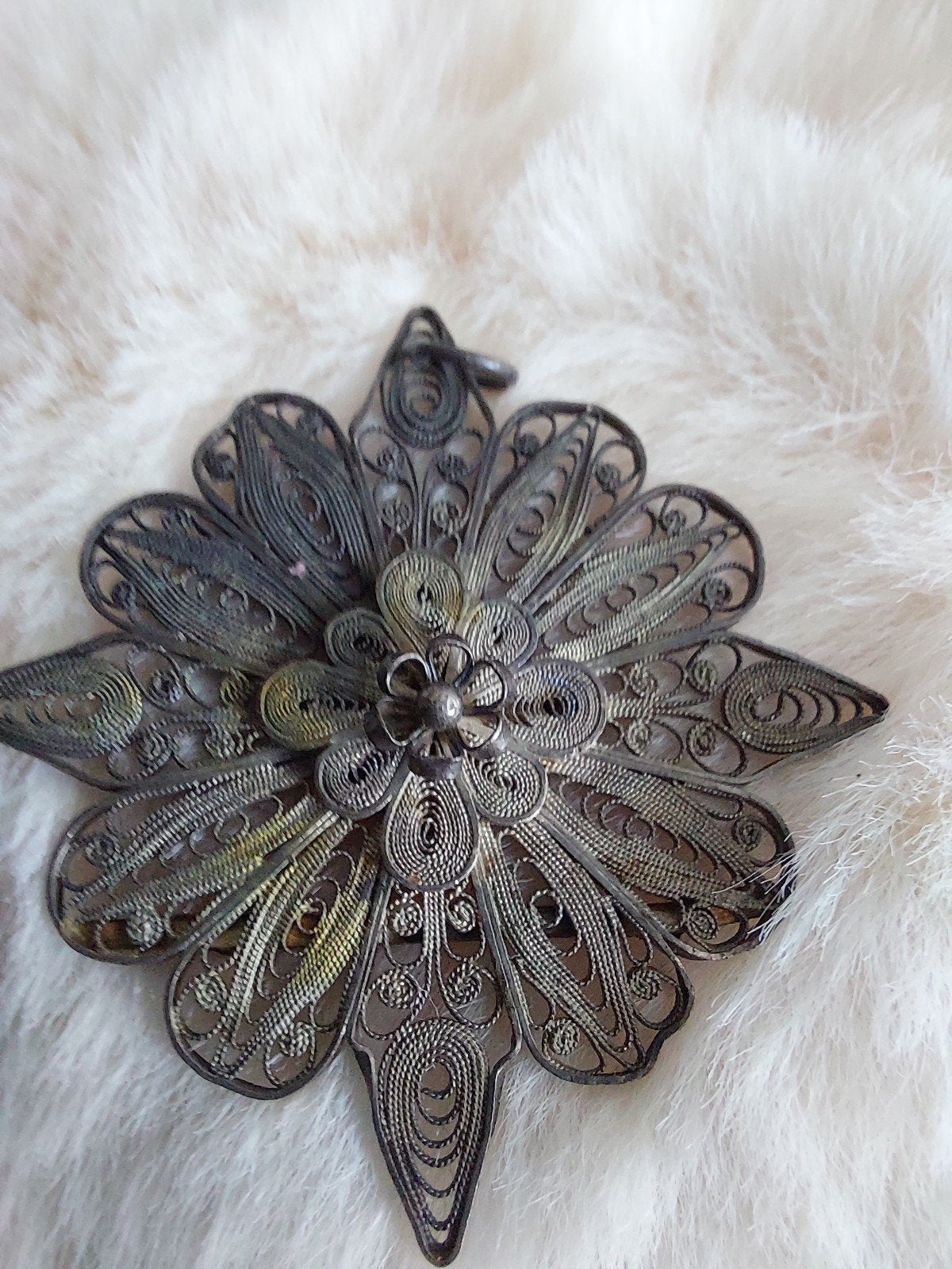 Vintage Zilverkleurige Filigraan Broche/Hanger Bloem, Sieraden, Tassen en Uiterlijk, Broches, 4 tot 7 cm, Gebruikt, Ophalen of Verzenden
