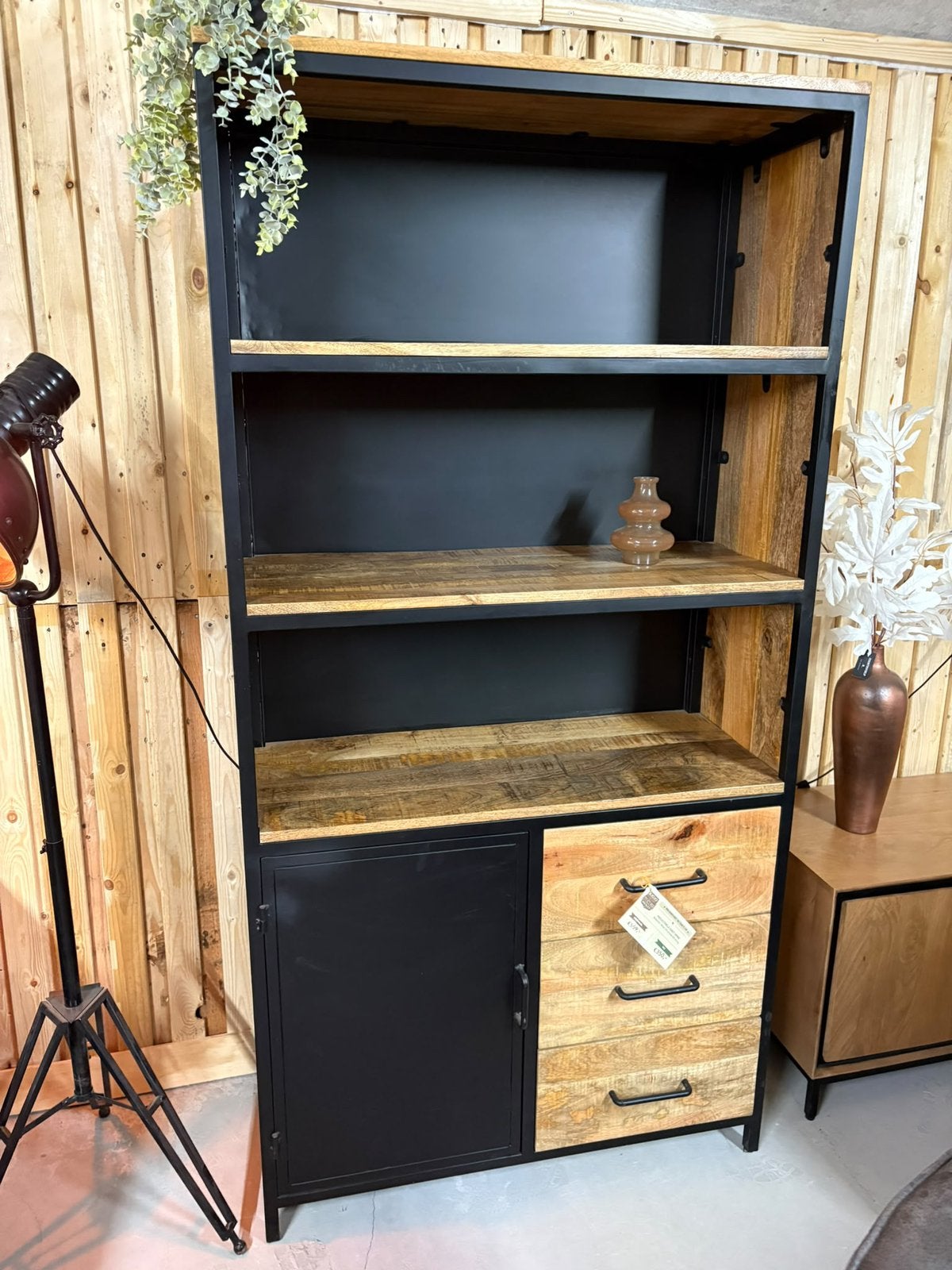 Industriële kast mangohout €350,-, Huis en Inrichting, Ophalen, Nieuw, 25 tot 50 cm