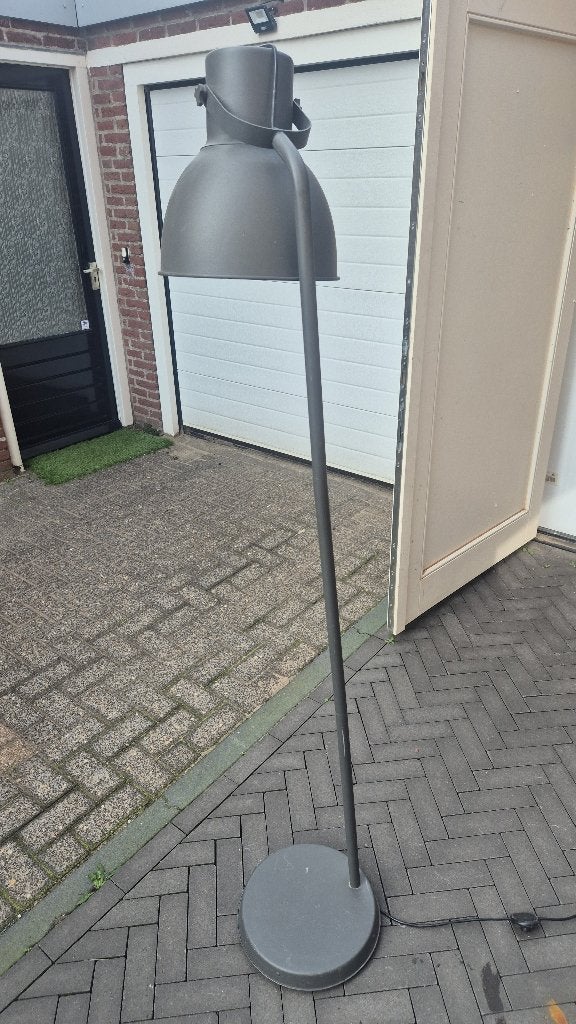Grijze staanlamp, Huis en Inrichting, Ophalen, Gebruikt, Grijze staanlamp