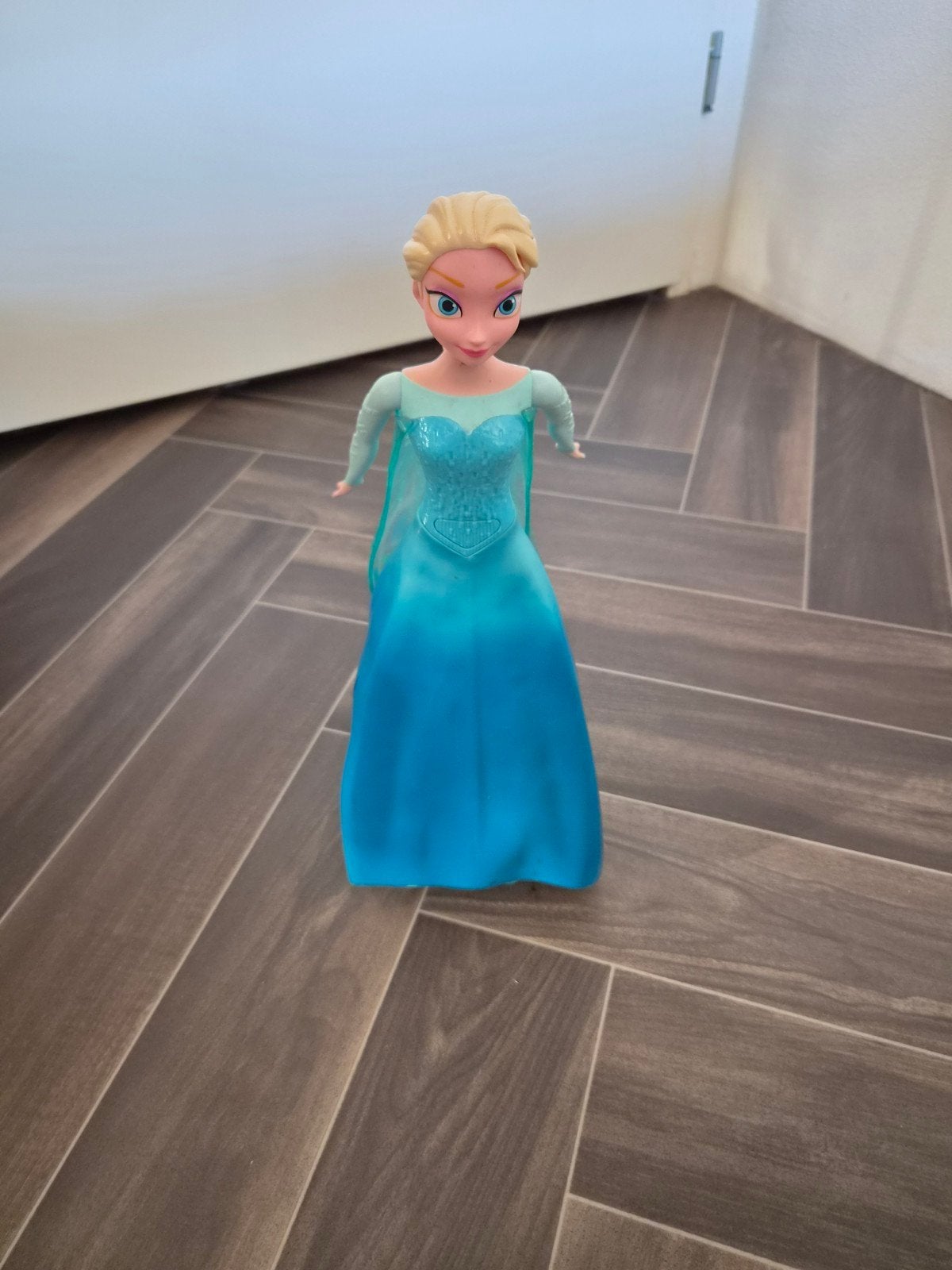Elsa pop met afstandsbediening - Zingend Let It Go, Ophalen of Verzenden, Gebruikt, Overige typen
