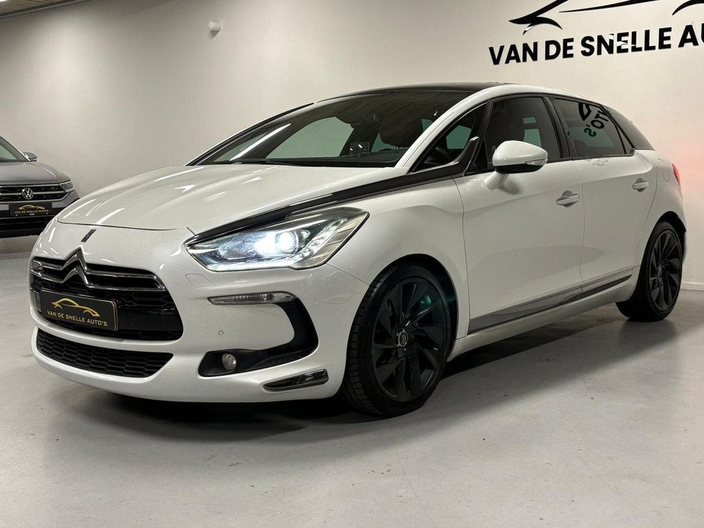 Citroen DS5 1.6 THP Sport Chic PANO/HUD/STANDKACHEL/LUXLEDER, Auto's, Voorwielaandrijving, Euro 5, 15 km/l, Gebruikt