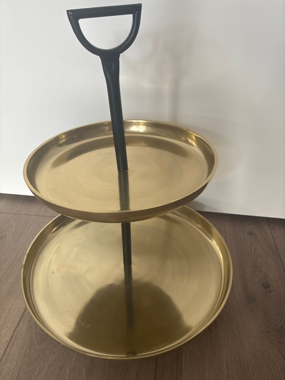Gouden etagere met twee lagen en handvat, Huis en Inrichting, Gebruikt, Rond, Ophalen of Verzenden, Dienblad