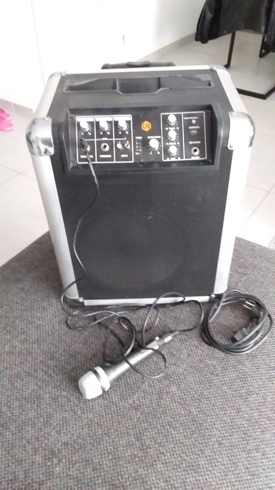 speaker met microfoon muziek en zang., Ophalen, Zo goed als nieuw