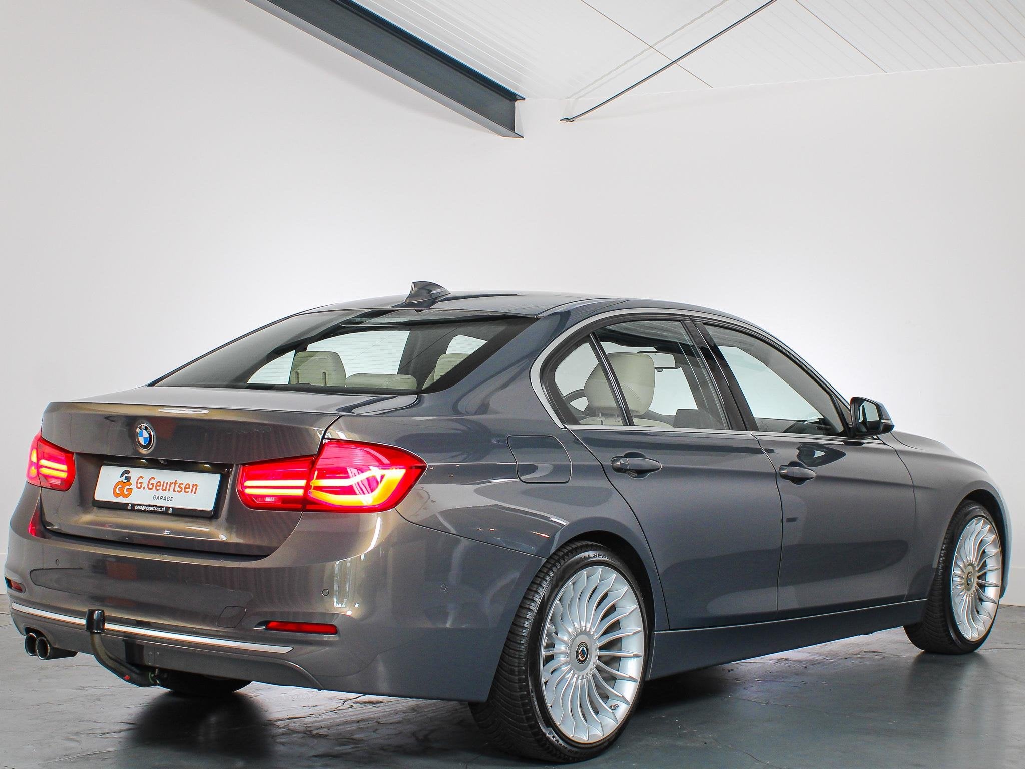 BMW 3-serie 320i Luxury Edition Schuif/kanteldak, Keyless, A, Automaat, 1998 cc, Achterwielaandrijving, 4 cilinders