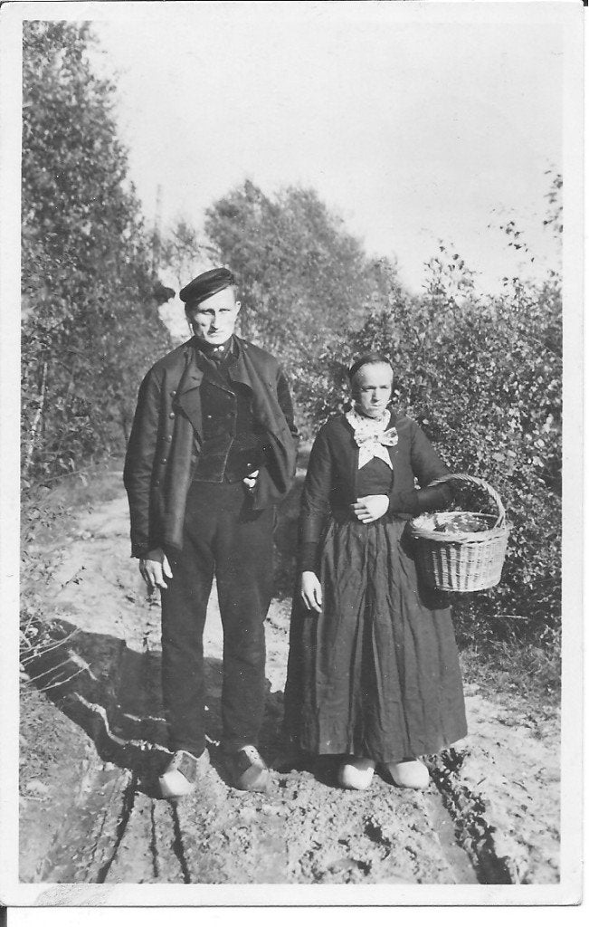 Oude ansichtkaart Boer en boerin De Veluwe, Ophalen of Verzenden, 1940 tot 1960, Gelopen, Gelderland