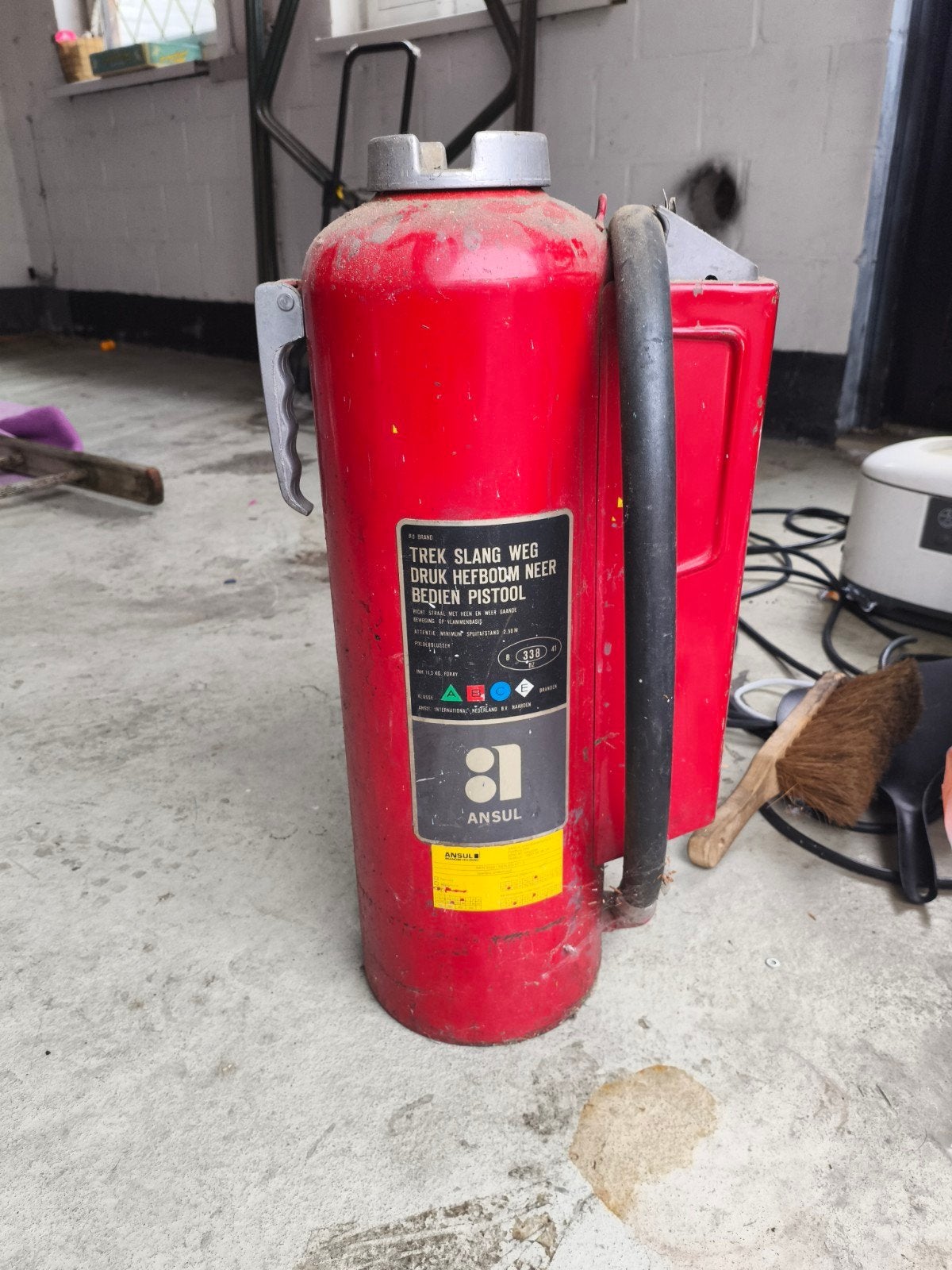 Oude brandblusser, Ophalen