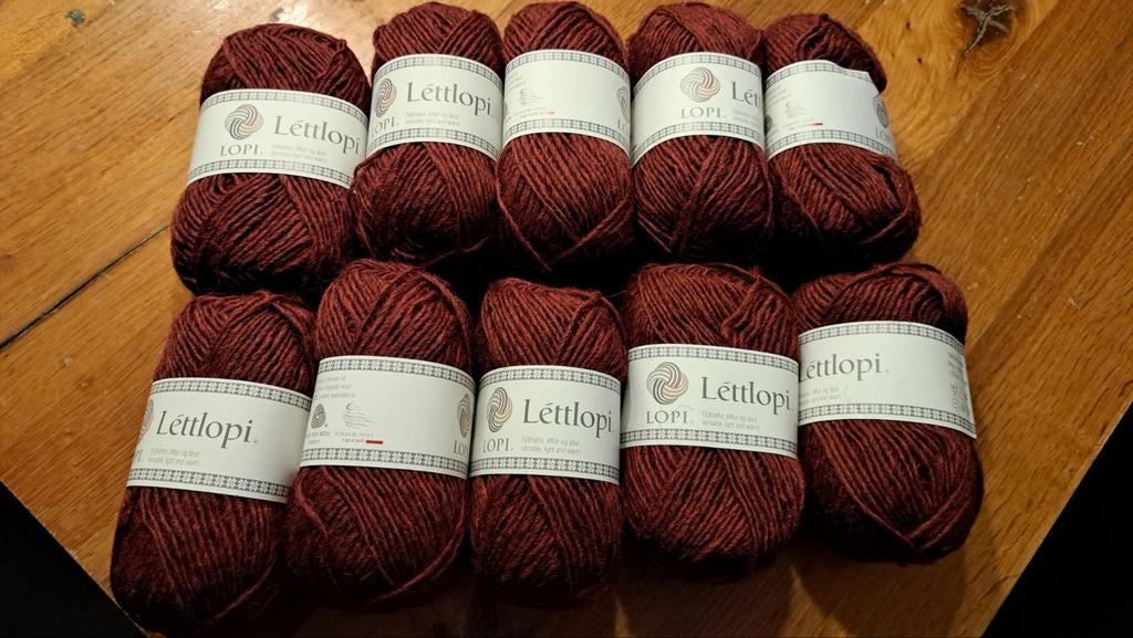 Léttlopi IJslandse Wol - 10 bollen bordeauxrood, Ophalen of Verzenden, Zo goed als nieuw, Breien of Haken, Wol of Garen