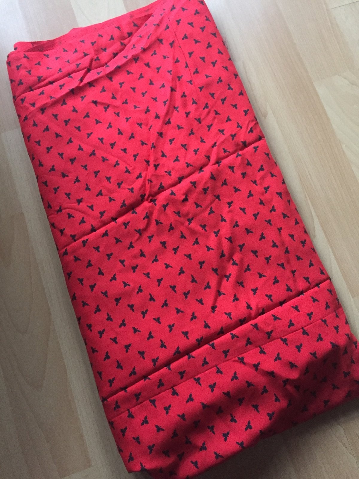 Rode retro stof zwarte mapleleaf blad  print (naaien), Hobby en Vrije tijd, 120 cm of meer, Ophalen of Verzenden, Zo goed als nieuw