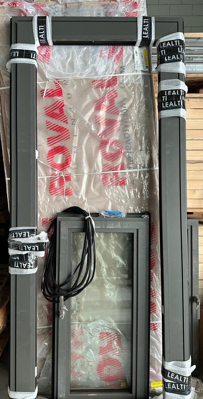 Nieuwe deur + gevelraam + 2 x raam  - ral 7022, Ophalen, Nieuw, Gevelraam of Ruit, 160 cm of meer