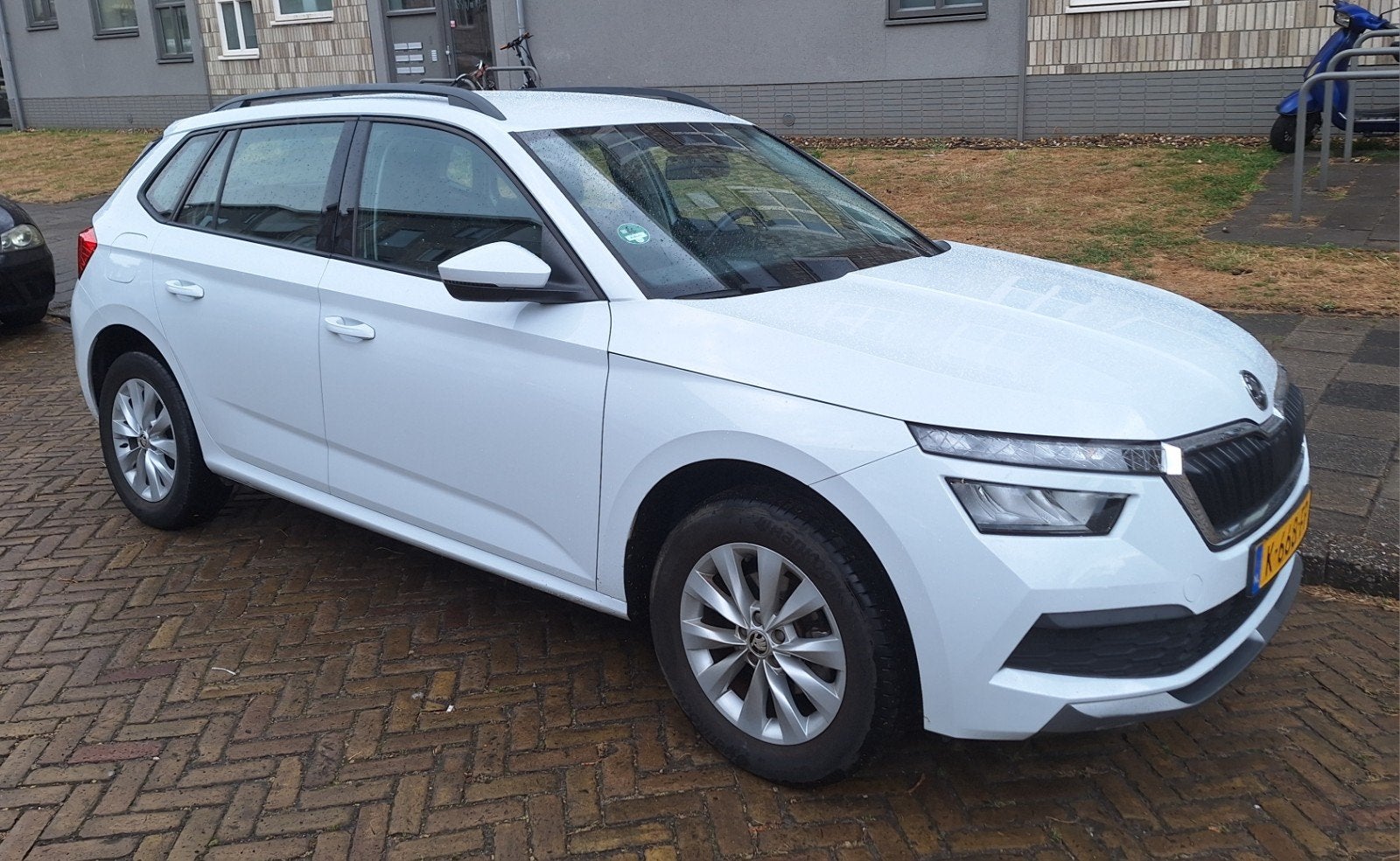 Skoda Kamiq 1.0 TSI Greentech 110pk 2020 Wit, Auto's, Skoda, Voorwielaandrijving, Stof, 1137 kg, Origineel Nederlands