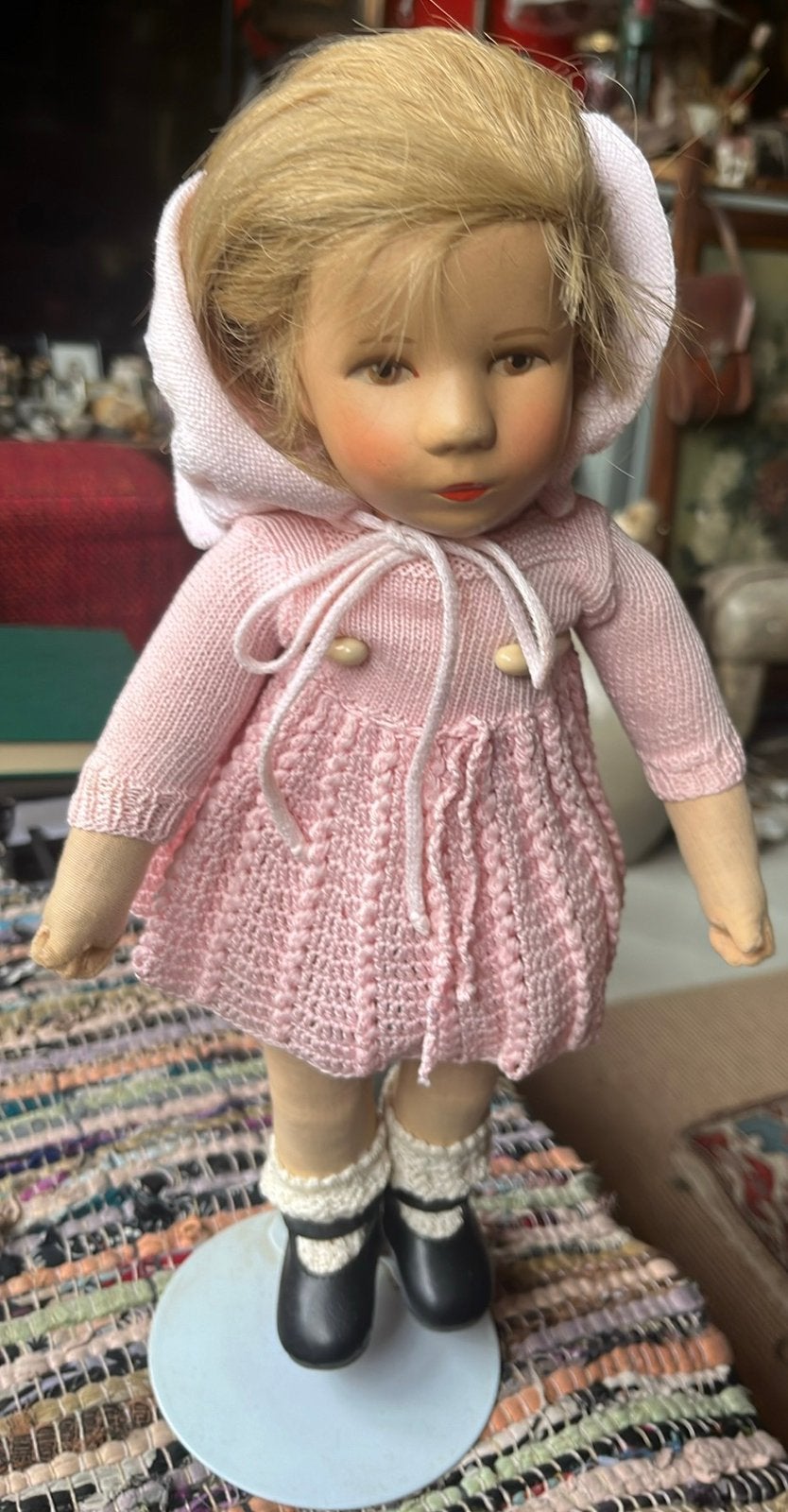 Schattig Kathe Kruse Pop incl Standaard - 36 cm, Antiek en Kunst, Ophalen of Verzenden