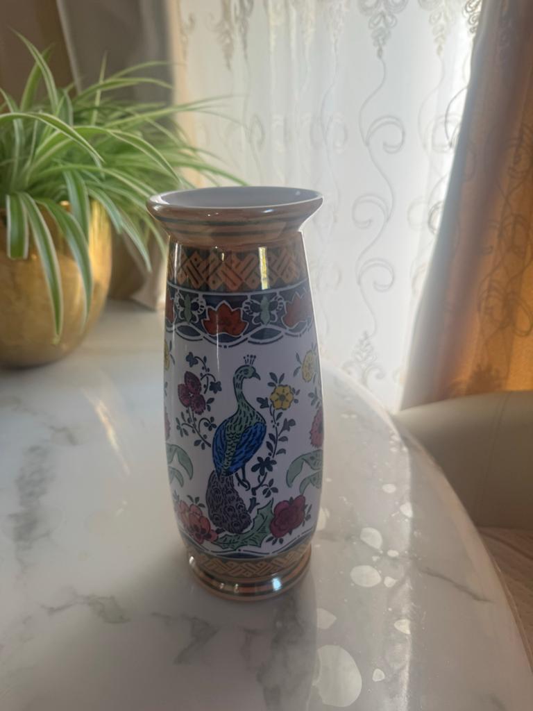 Antieke Elsterwerda vaas 1905 met pauw en bloemmotief, Ophalen