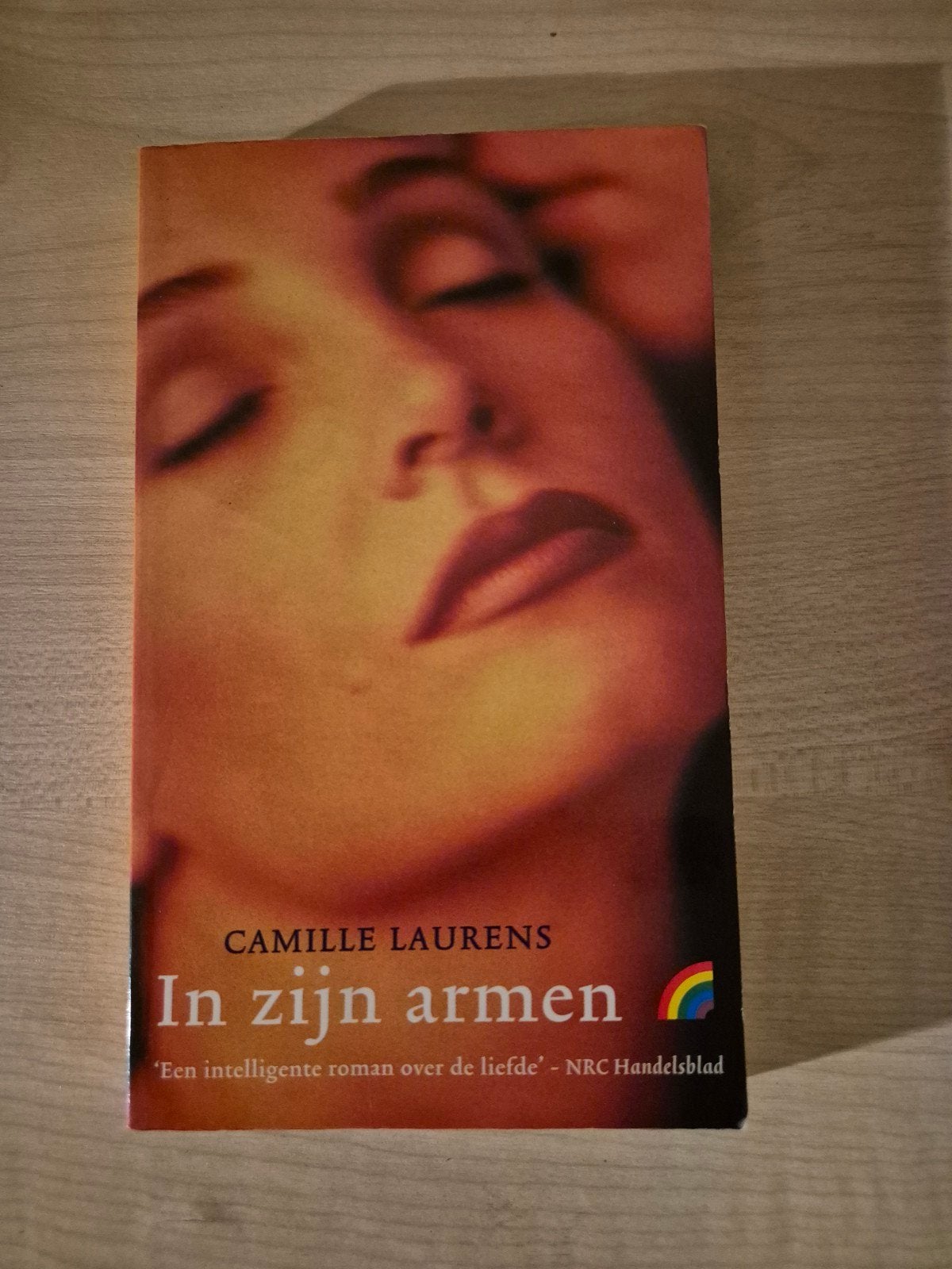 Boek: In zijn armen – Camille Laurens (Rainbow Pocket), Boeken, Ophalen of Verzenden